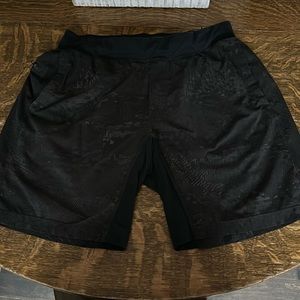 Excellent condition men’s Lululemon XL black patterned shorts